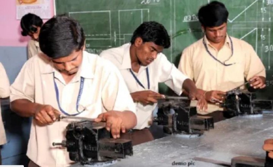 व्यावसायिक शिक्षा अनिवार्य